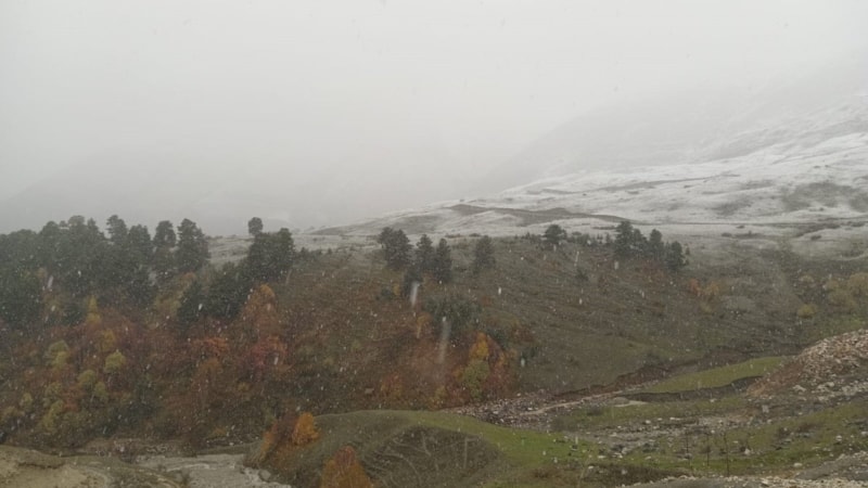 Artvin'de kartpostallık manzara: Mevsimin ilk karı düştü