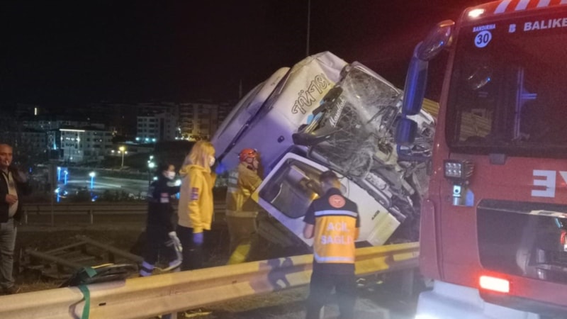 Balıkesir'de liman kavşağındaki kazada yaralanan şahıs hayatını kaybetti