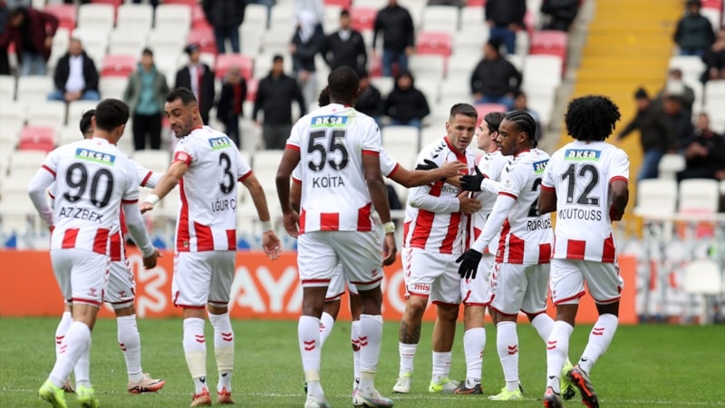 Sivasspor evinde Hatayspor'u 3 golle mağlup etti