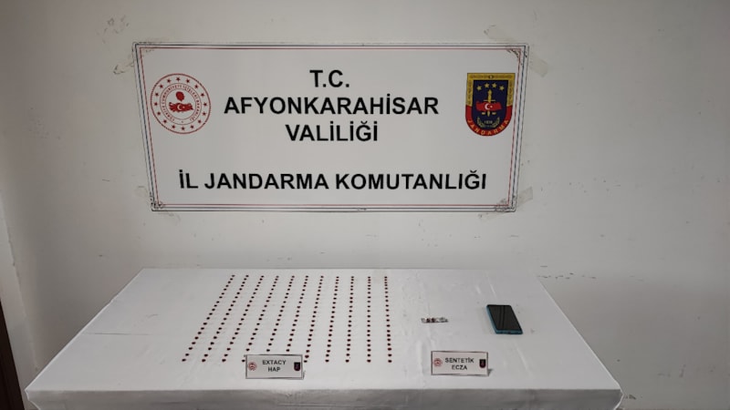 İzmir'de uyuşturucu operasyonu:  222 adet uyuşturucu hap ele geçirildi