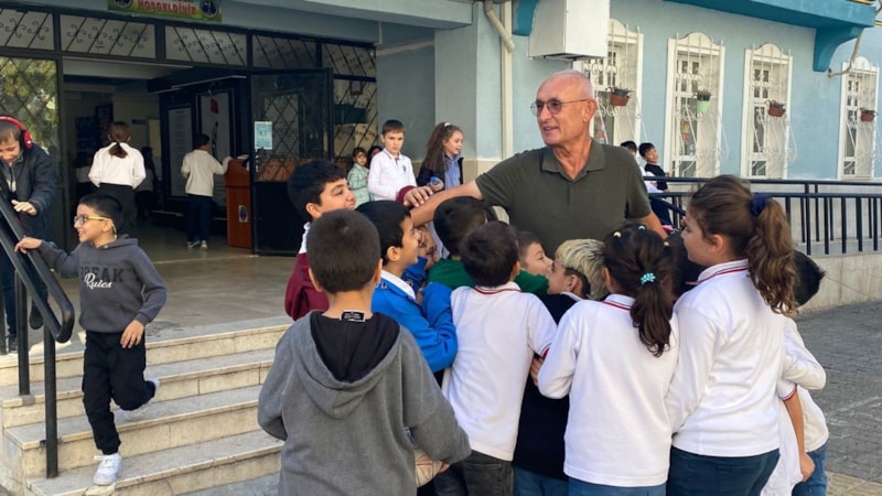 Bilecik'te çocukların 'Güvenlik Amcası': Her öğrenciye ismiyle hitap ederdi