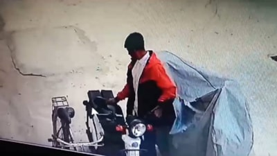 Şanlıurfa'da kameralara aldırış etmeden iki elektrikli bisiklet çaldı