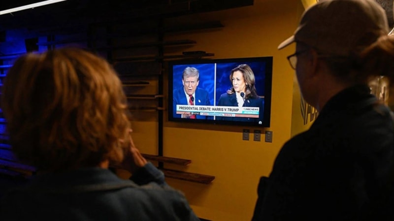 ABD'deki medya kuruluşları başkan adaylarına açık destek için seferber oldu