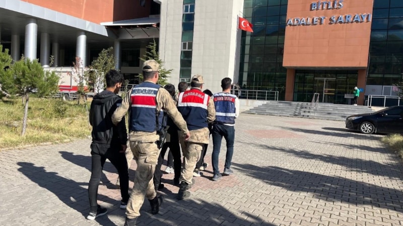 Bitlis’te terör operasyonu: 9 gözaltı