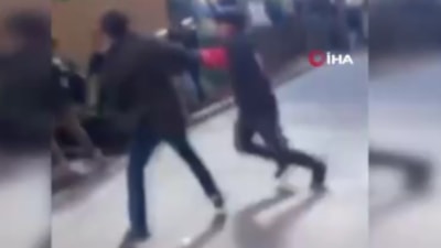 Ankara Üniversitesi'nde karşıt görüşlü öğrenciler arasında kavga