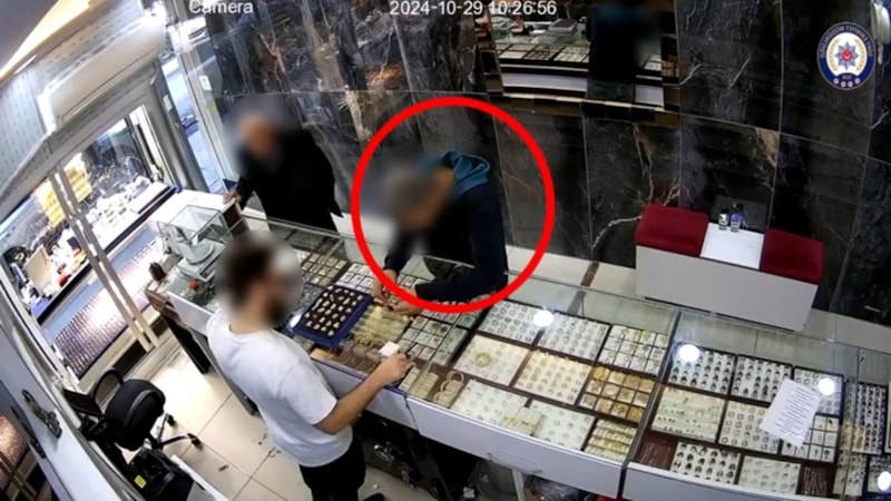 Siirt'te kuyumcu hırsızlığı! 90 bin liralık altın kolyeyi çalıp kaçtı
