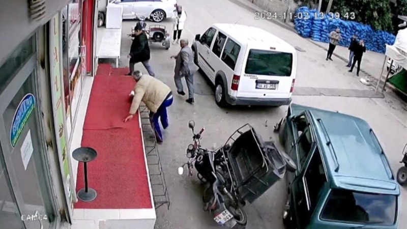 Siirt’te kontrolden çıkan araç korku dolu anlar yaşattı