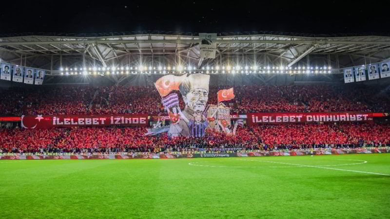 Trabzonspor taraftarından Fenerbahçe maçı öncesi koreografi