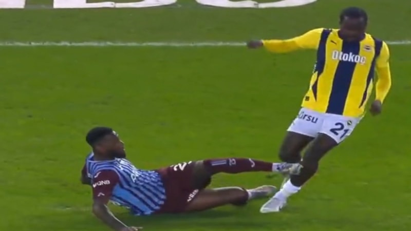 Stefano Denswil sarı gördü, Fenerbahçeliler kırmızı bekledi