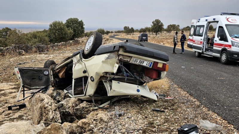 Mardin’de otomobil şarampole yuvarlandı: 2 yaralı