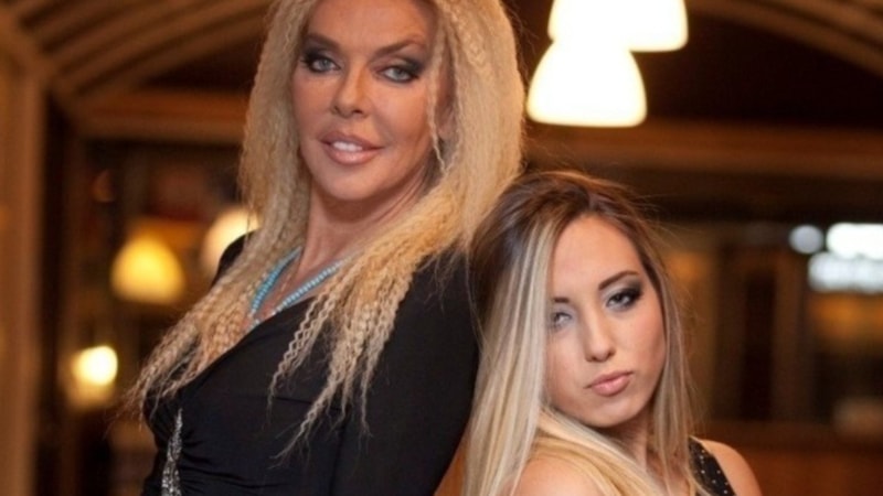 Annesi Ahu Tuğba'nın vefatı sonrası Anjelik Calvin'den paylaşım