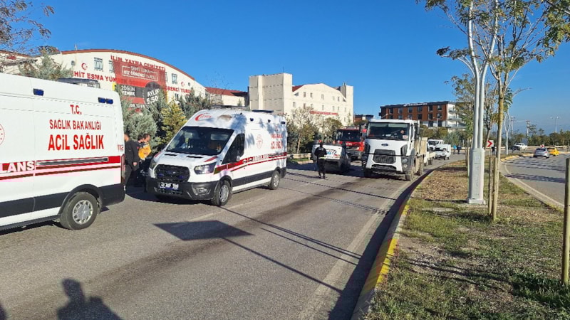 İzmit'te virajı alamayan jandarma otosu takla attı