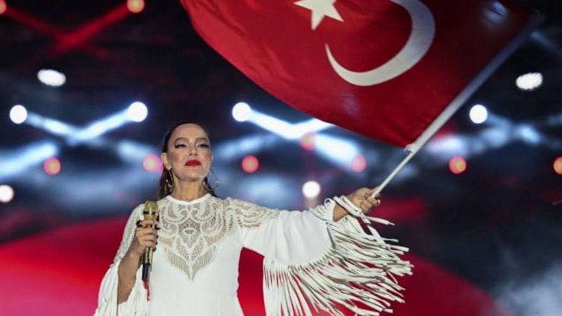 Ankara'da 69 milyon liralık Ebru Gündeş konseri! Belediyeden açıklama geldi