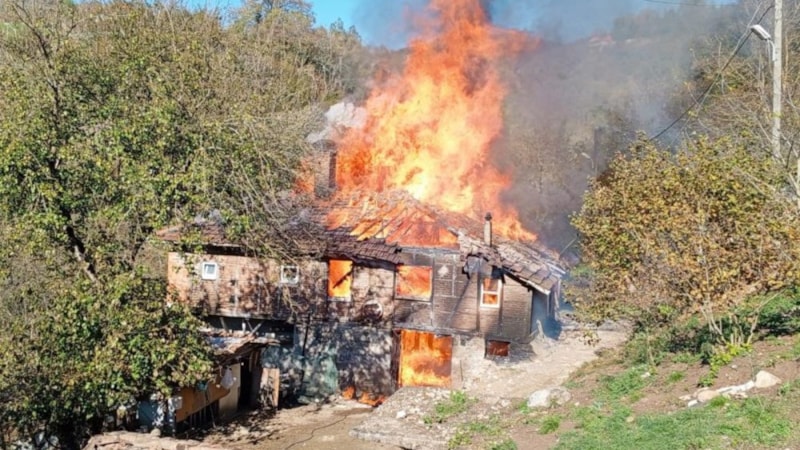 Zonguldak'ta korkutan ev yangını