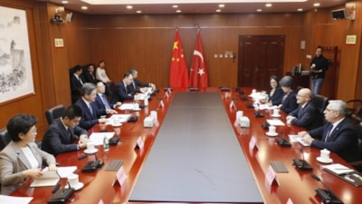 Mehmet Şimşek, Çinli mevkidaşı ile Pekin'de buluştu