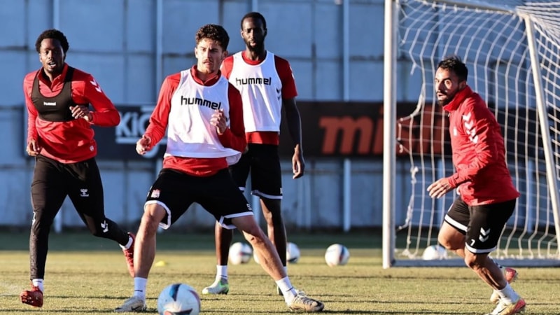 Fenerbahçe, maçı hazırlıkları sürüyor! Sivasspor, minyatür kalede maç yaptı