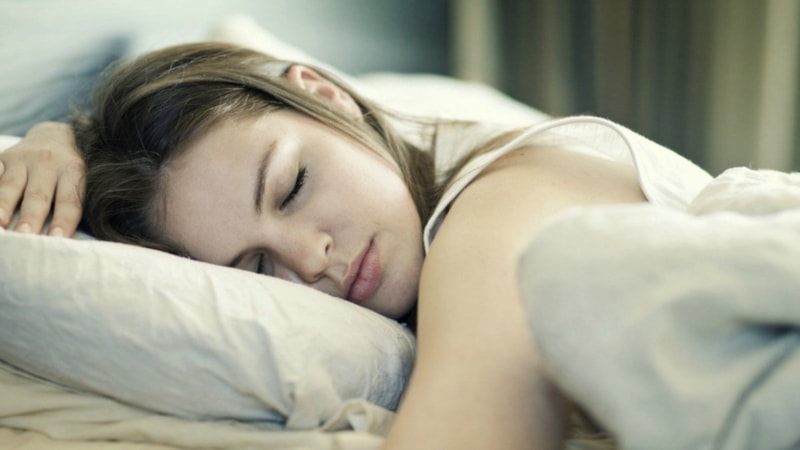 Uyurken sakın unutmayın! O şekilde uyumak körlüğe neden oluyormuş…