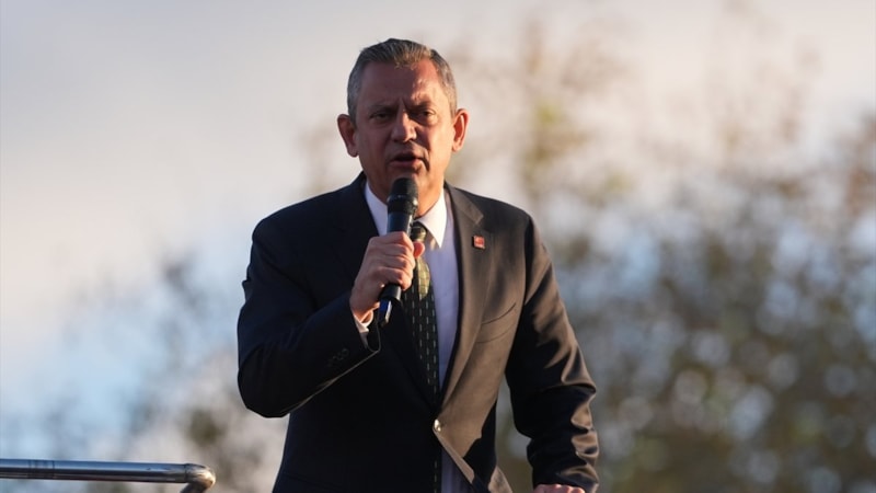 CHP tam kadro sahaya iniyor