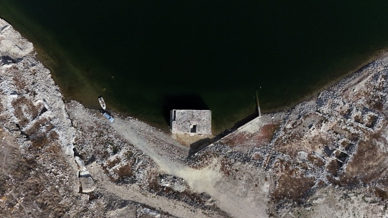 Kayseri'de kuraklık: Baraj suları çekildi, suyun altındaki köy ortaya çıktı