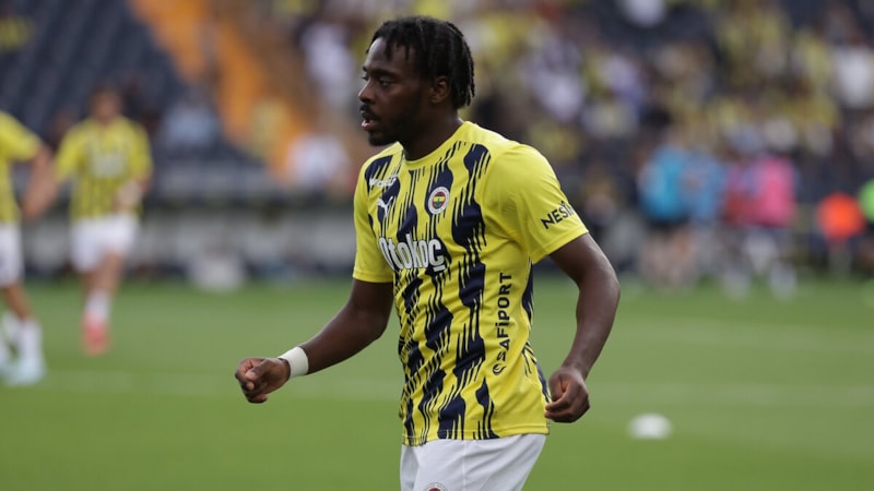 Osayi Samuel'e teklif yağıyor! Sözleşmesini uzatmayabilir