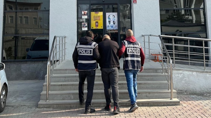 Iğdır'da uyuşturucu ticaretinden aranan firari hükümlü cezaevine teslim edildi