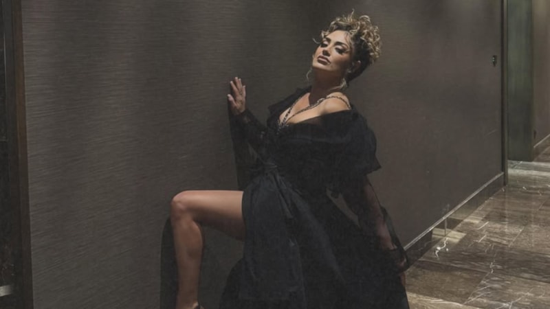 Şarkıcı Dilan Çıtak'tan dekolteli kıyafet yorumu: 