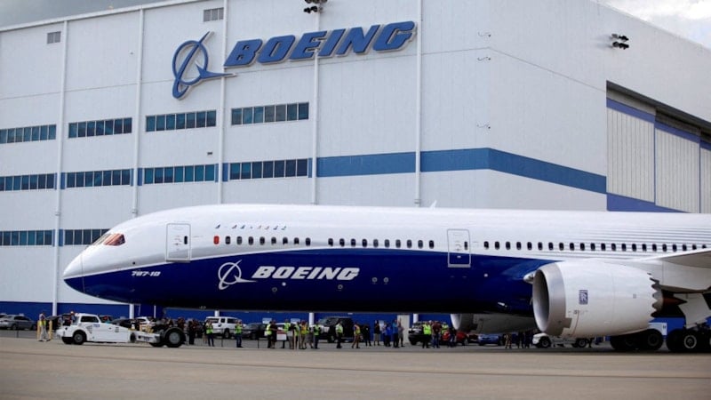 Boeing 2 binden fazla çalışanını işten çıkaracak