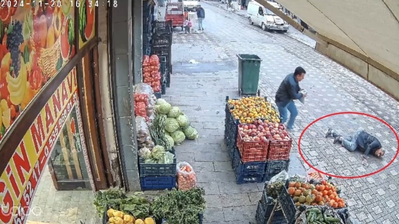 Diyarbakır'da yürürken kalp krizi geçirdi