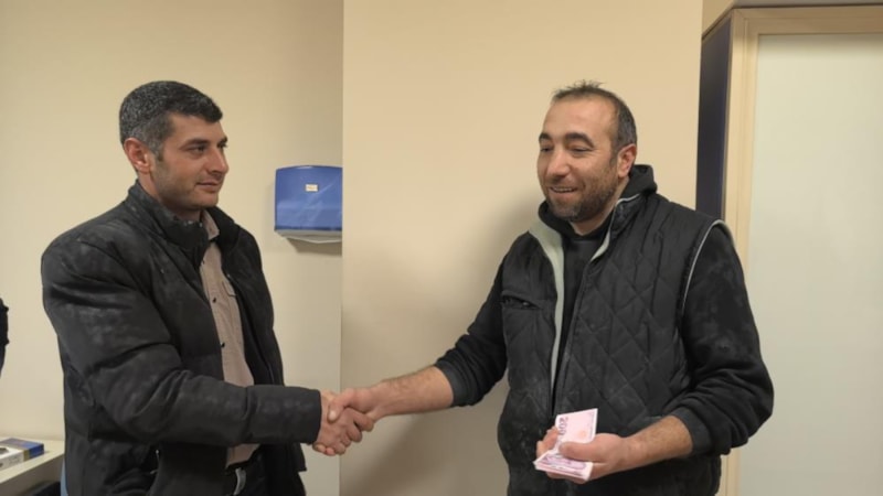 Bursa'da bankamatikte unutulan parayı polise teslim etti