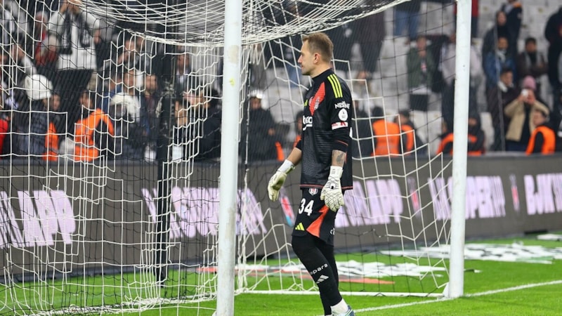 Beşiktaş'ta acı gerçek: 4 gol yiyen Mert Günok'un performansı beğenildi