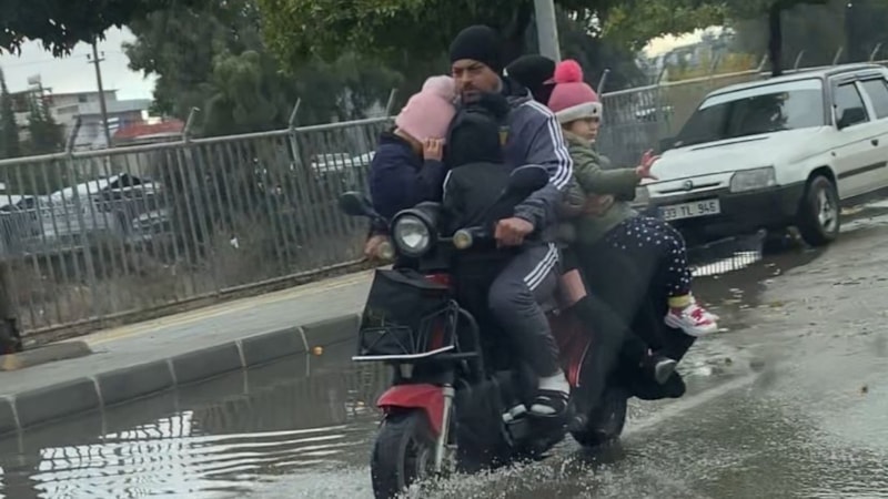 Adana'da 6 kişilik ailenin motosiklet yolculuğu