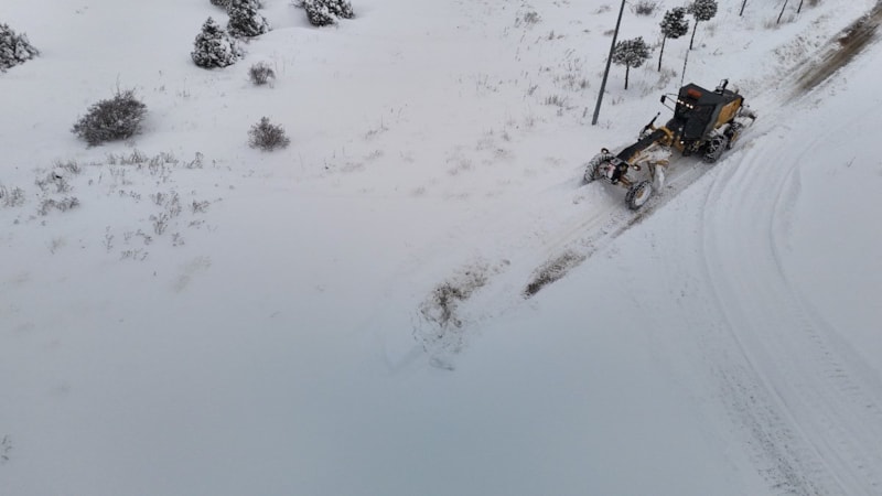 Sivas'ta kardan kapanan köy yolları ulaşıma açıldı