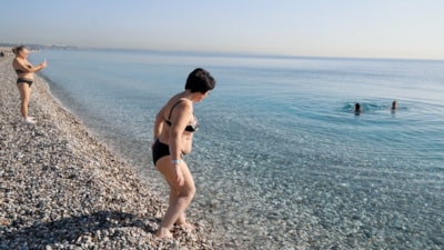 Antalya'da kasım sonunda denize girdiler