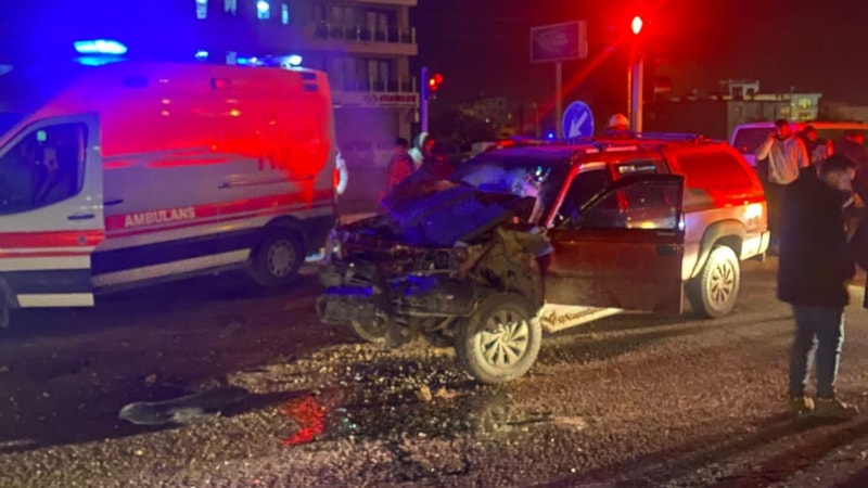 Konya'da pikap tıra arkadan çarptı: 2 yaralı