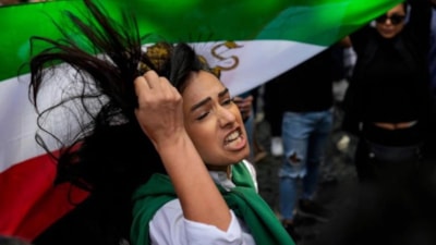 İran'da 'Tesettür Yasası' tepkilere yol açtı