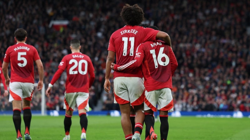 Manchester United, Everton'a fark attı