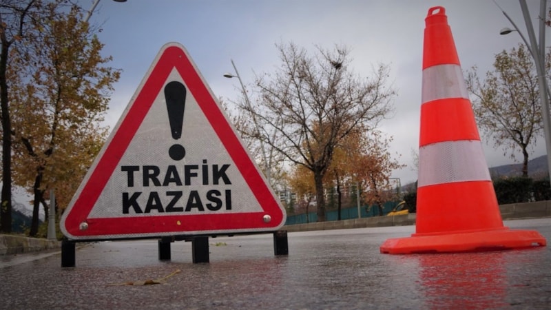 Elazığ'da tır ile otomobil çarpıştı: 1 ölü, 4 yaralı