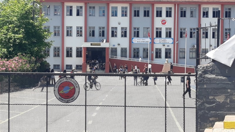 Kocaeli'de öğretmeni darbeden veliye verilen ceza ertelendi