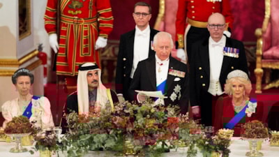 Katar Emiri Al Sani'yi karşılayan Kral Charles Arapça konuştu