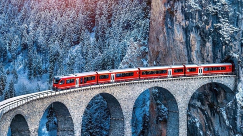 Dünyanın en dik tren yolu olarak biliniyor, görenin yüreği ağzına geliyor…