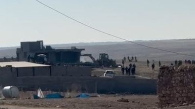 Şanlıurfa'da kaçak yapıların yıkımında gerginlik