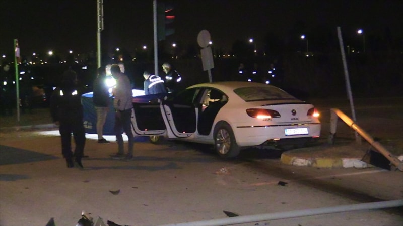 Adana'da otomobilin çarptığı polis şehit oldu