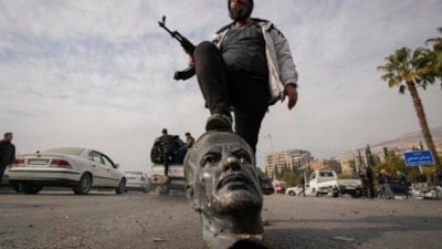 Suriye'de yıkılan ve çöpe atılan heykeller