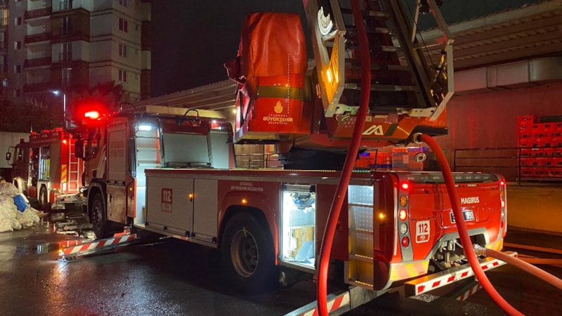 İstanbul'da AVM’de korkutan yangın