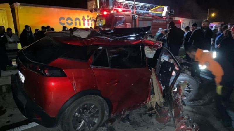 Artvin'de tıra otomobil çarptı: 1 ölü