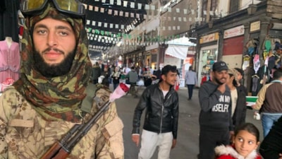 Suriye'de anlamlı mesaj: Namlularda artık kurşun yerine gül olacak