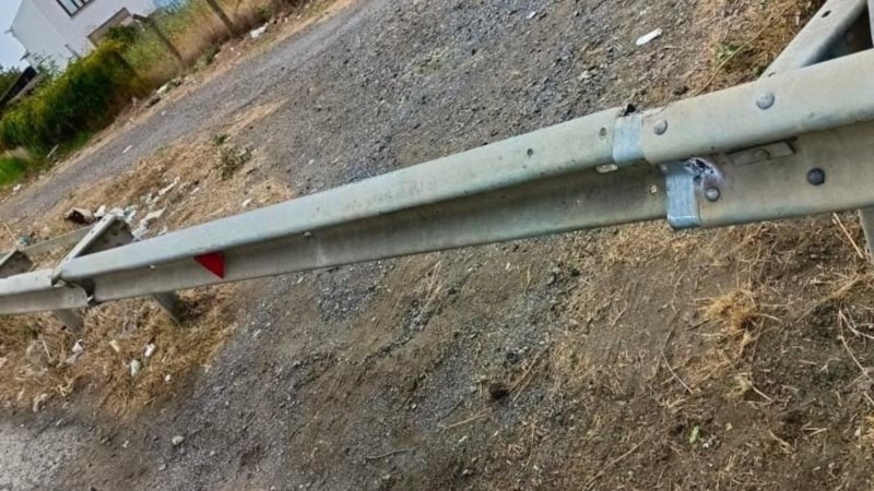 Tekirdağ'da yolu kısaltmak için bariyeri kesip kapı yaptılar