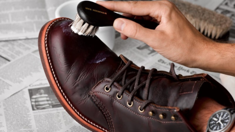 Deri ayakkabıya bir kez sürün, çatlak görüntüsünden kurtulun...