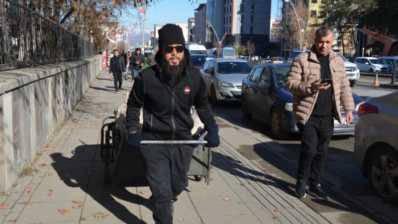 Dünya turu yapan Kimono Magician, Muş'ta mola verdi