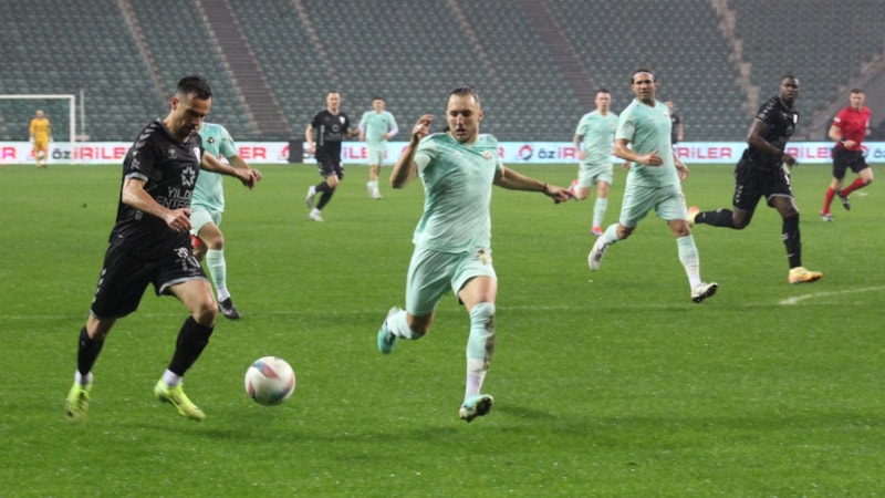 Esenler Erokspor, Kocaelispor karşısında iki golle güldü